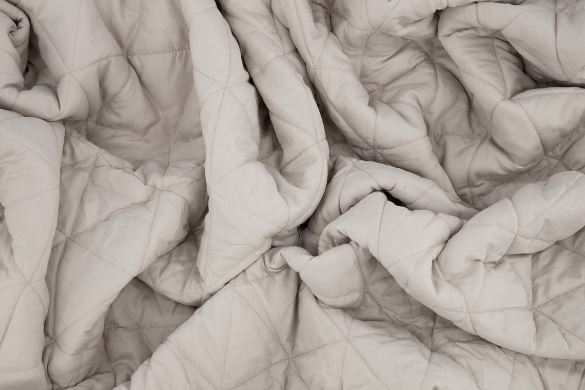 Nilla Tagesdecke 150 x 250 Beige Steppstoff Sherpa